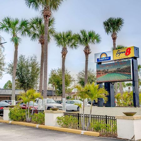 Super 8 By Wyndham St. Petersburg Exterior foto