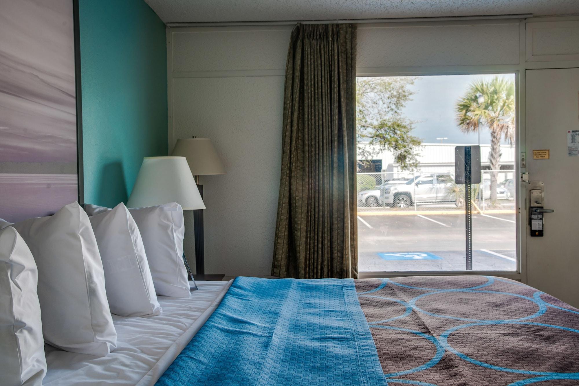 Super 8 By Wyndham St. Petersburg Exterior foto