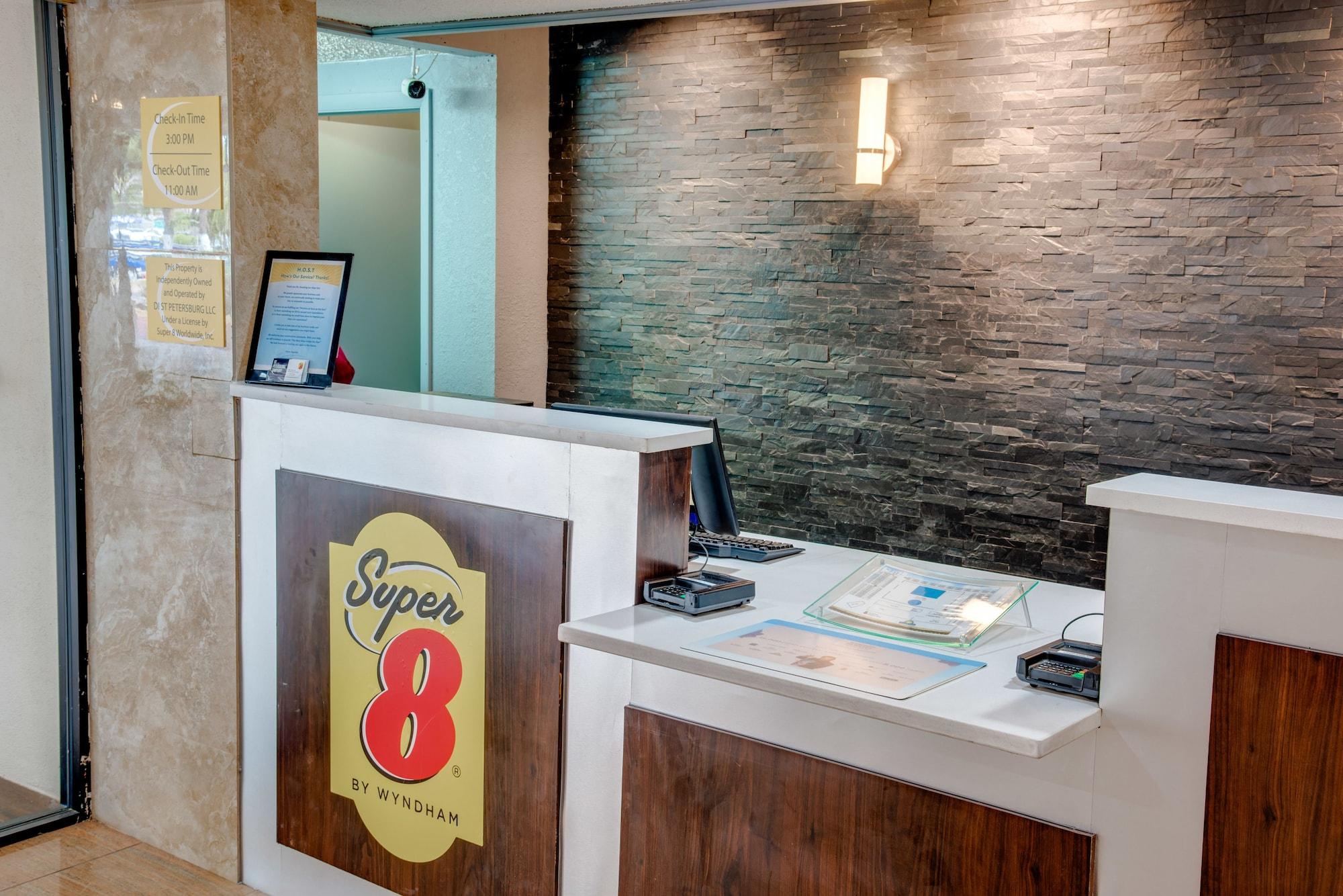 Super 8 By Wyndham St. Petersburg Exterior foto