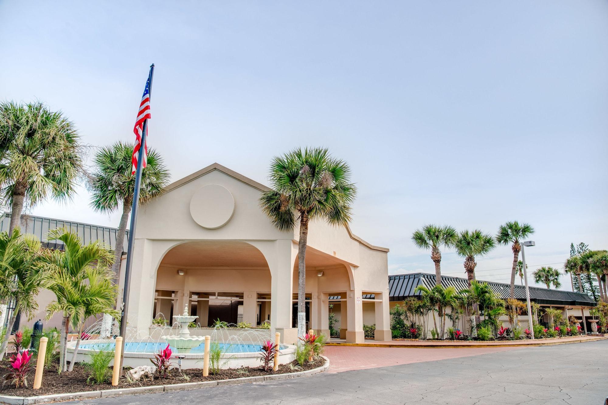 Super 8 By Wyndham St. Petersburg Exterior foto